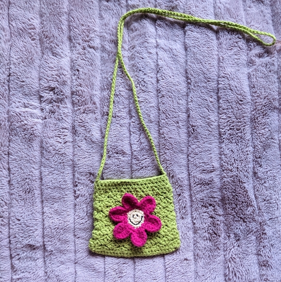 Handmade crochet smiley flower bag - Picture 1 of 7